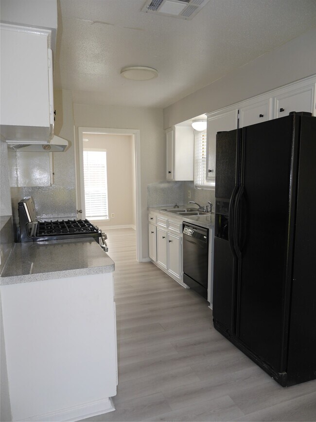Foto del edificio - 7410 Canasta Ln