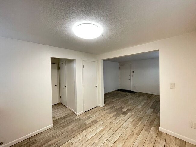 Foto del edificio - 181 Loudon Rd