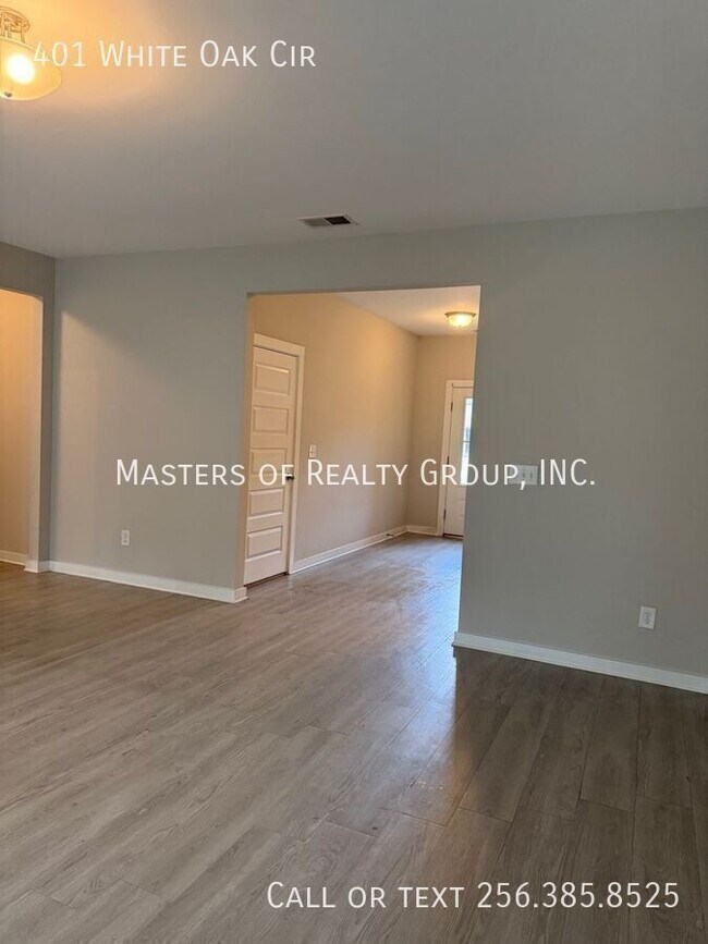 Building Photo - 401 White Oak Cir