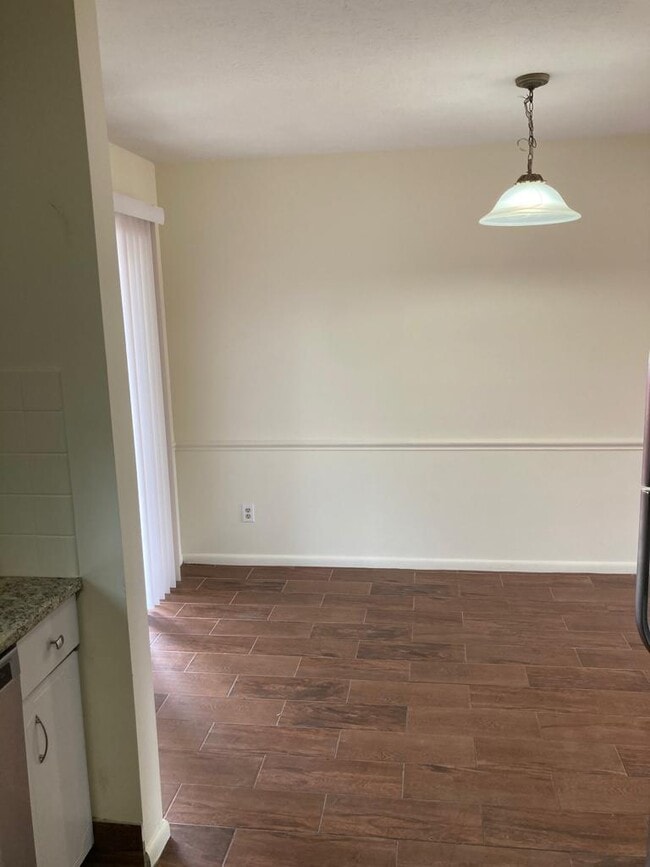 Building Photo - 2856 Morewood Rd