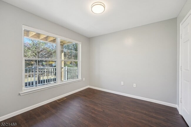 Building Photo - 54 Chariot Ct