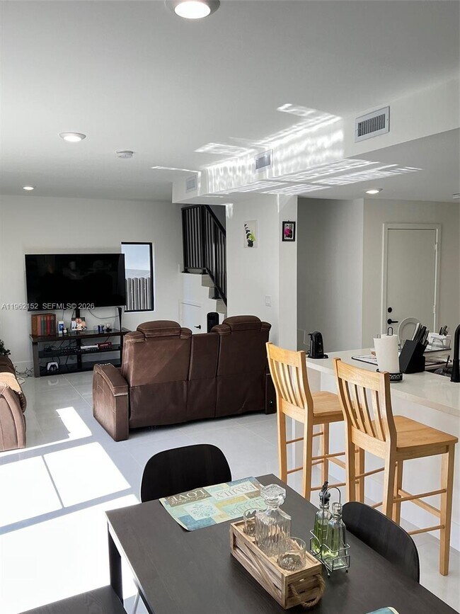 Building Photo - 1384 NW 2nd Ter