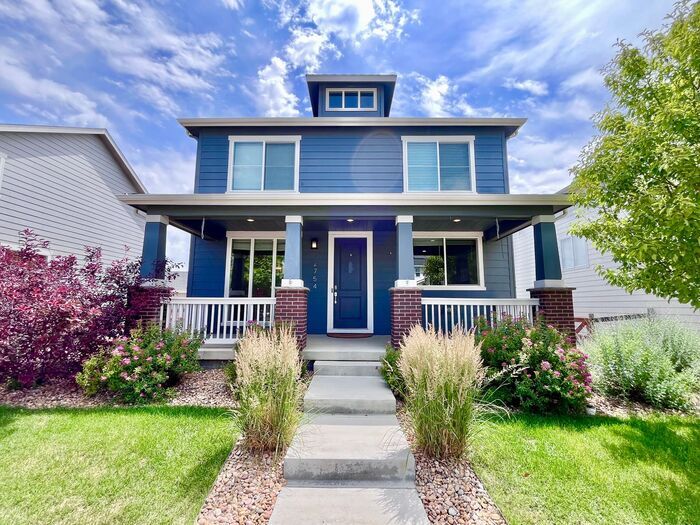 Foto principal - Charming Two-Story Home for Rent in the De...