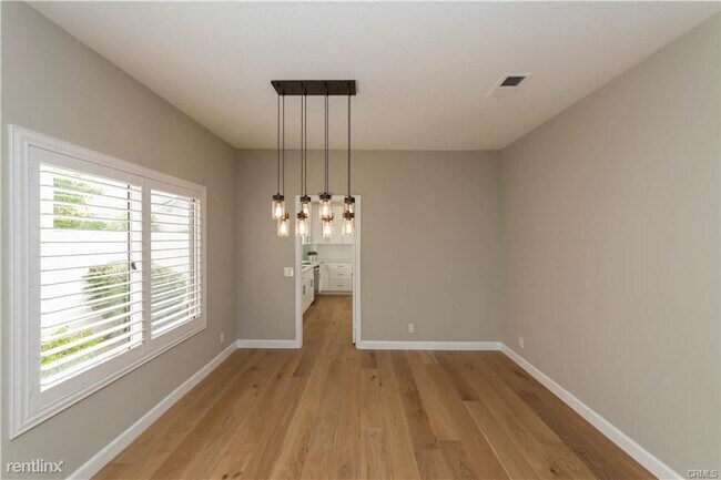 Building Photo - 3 br, 2.5 bath House - 2123 Elm Ave