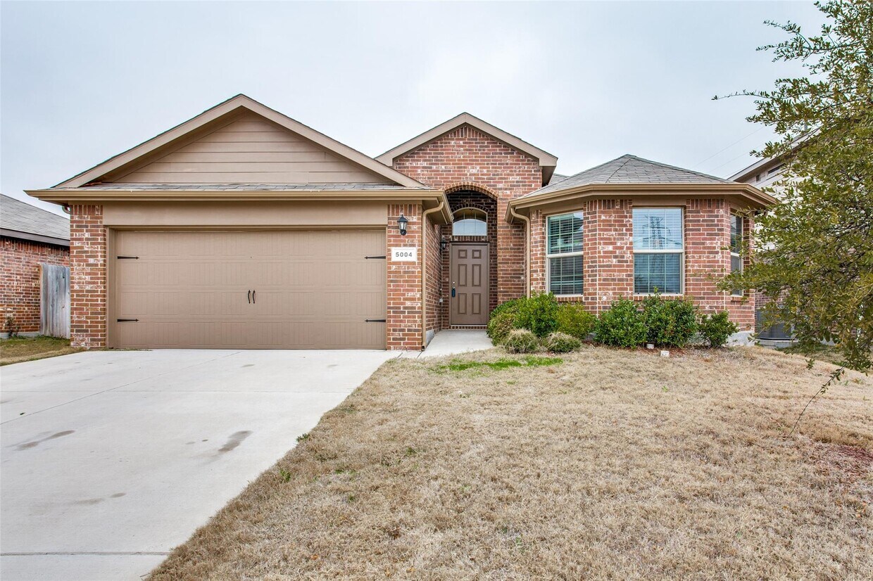 Primary Photo - 5004 NW College Dr
