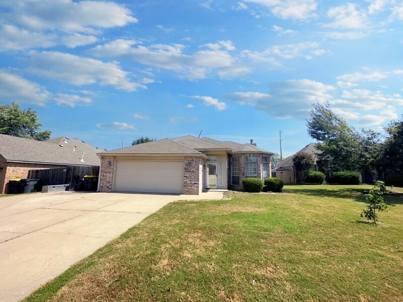 Primary Photo - 11705 S Forest Ct