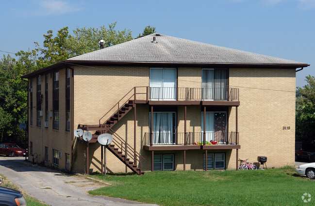 Building Photo - COLONIAL ARMS APTS.