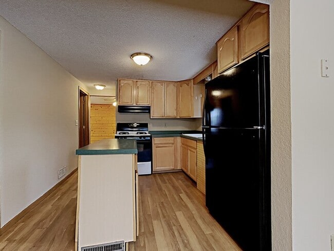 Building Photo - COMING SOON! 3 Bedroom, 1 Bathroom House i...