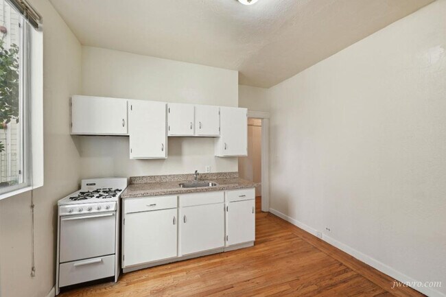 Building Photo - 1140 Pine St