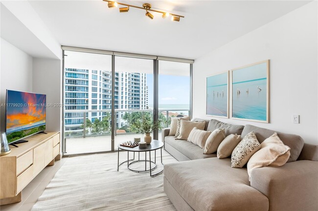 Building Photo - 5875 Collins Ave