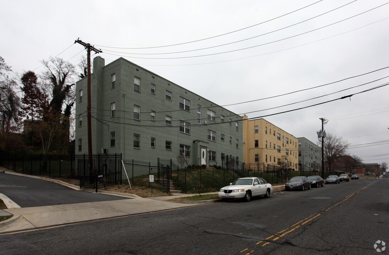 Building Photo - 4800-4820 C St SE