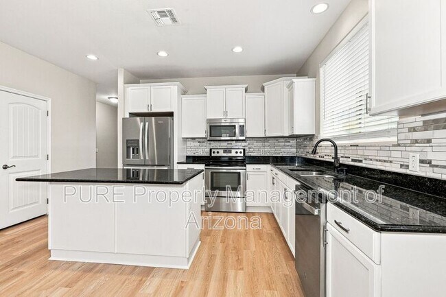 Building Photo - 1711 W Paisley Dr