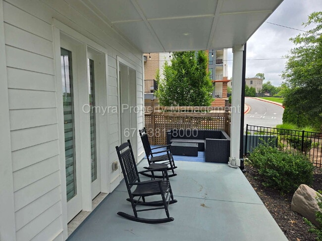 Photo - Gorgeous 4 Bedroom Home Near Grant Park!