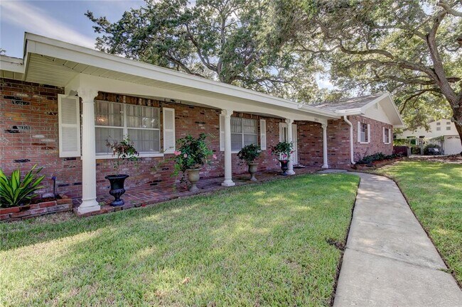Building Photo - 2451 Channing Cir
