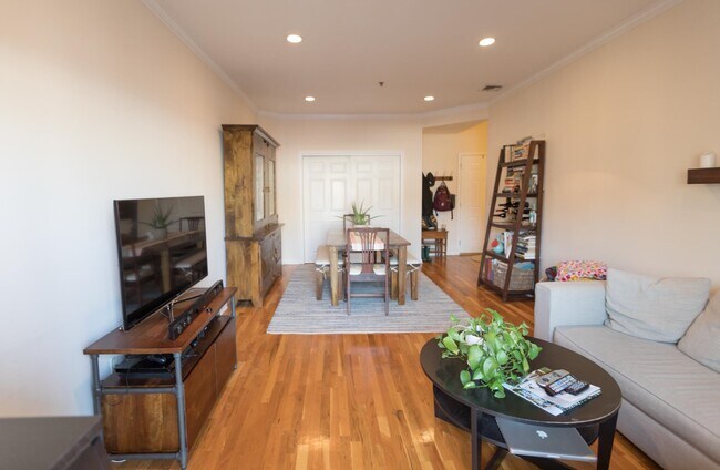 Foto del edificio - 212 Madison St