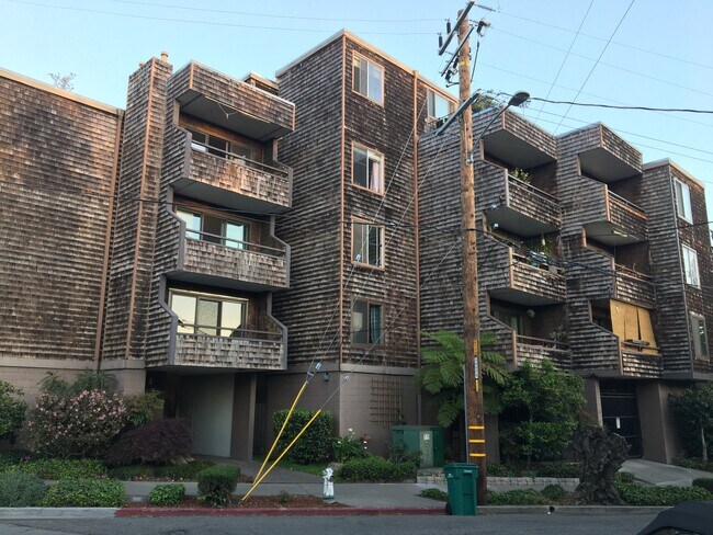 Foto del edificio - 696 Athol Ave