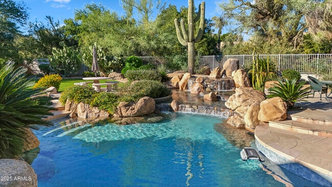 Building Photo - 8350 E Via Del Sol Dr