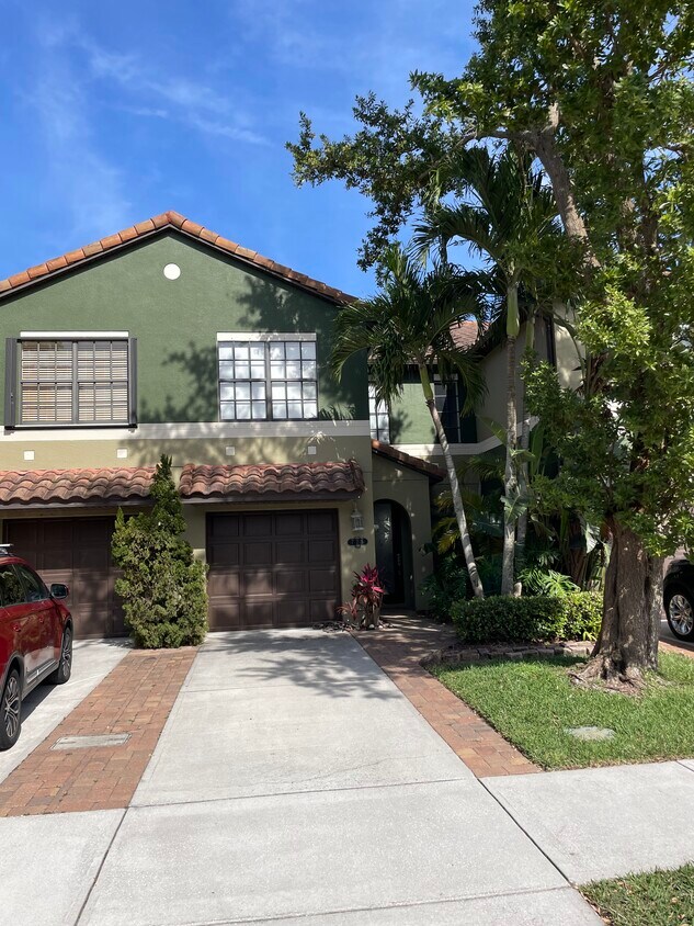 Foto principal - 725 Ventura Dr