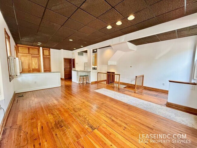 Foto del edificio - 725 Independence Ave SE