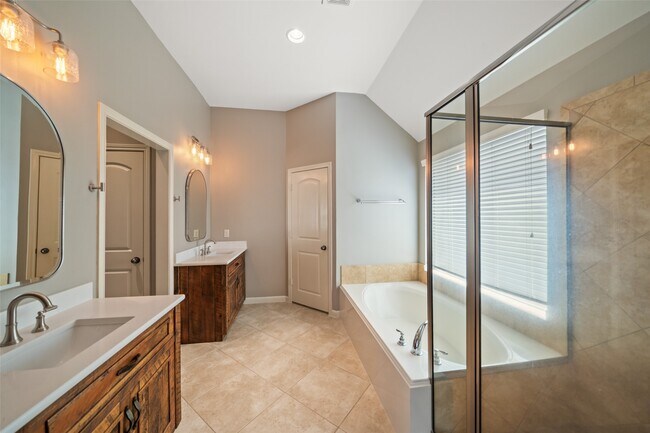 Foto del edificio - 2818 Red Maple Dr