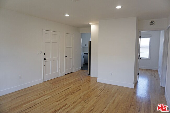 Foto del edificio - 1140 Princeton St