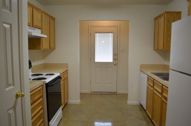 Foto del edificio - 928 Rosewood Dr