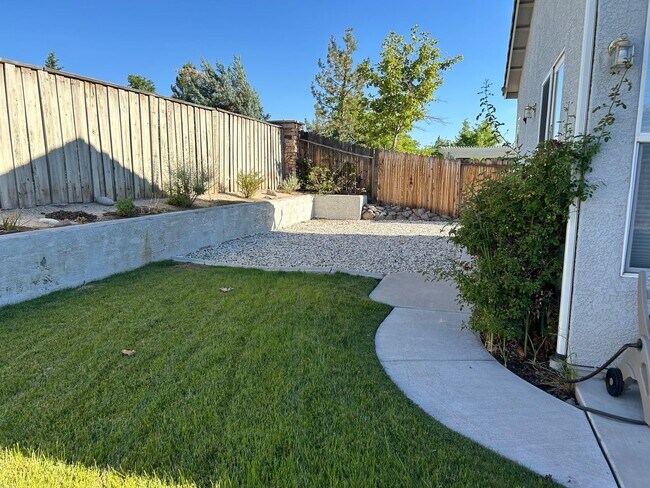 Foto del edificio - Beautiful single story home in South Reno
