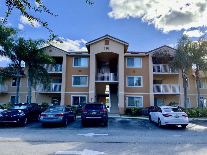 Primary Photo - 291 SW Palm Dr