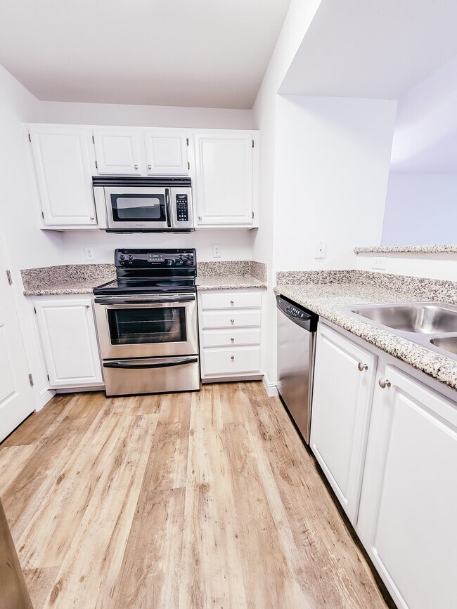 Building Photo - 5055 W Hacienda Ave