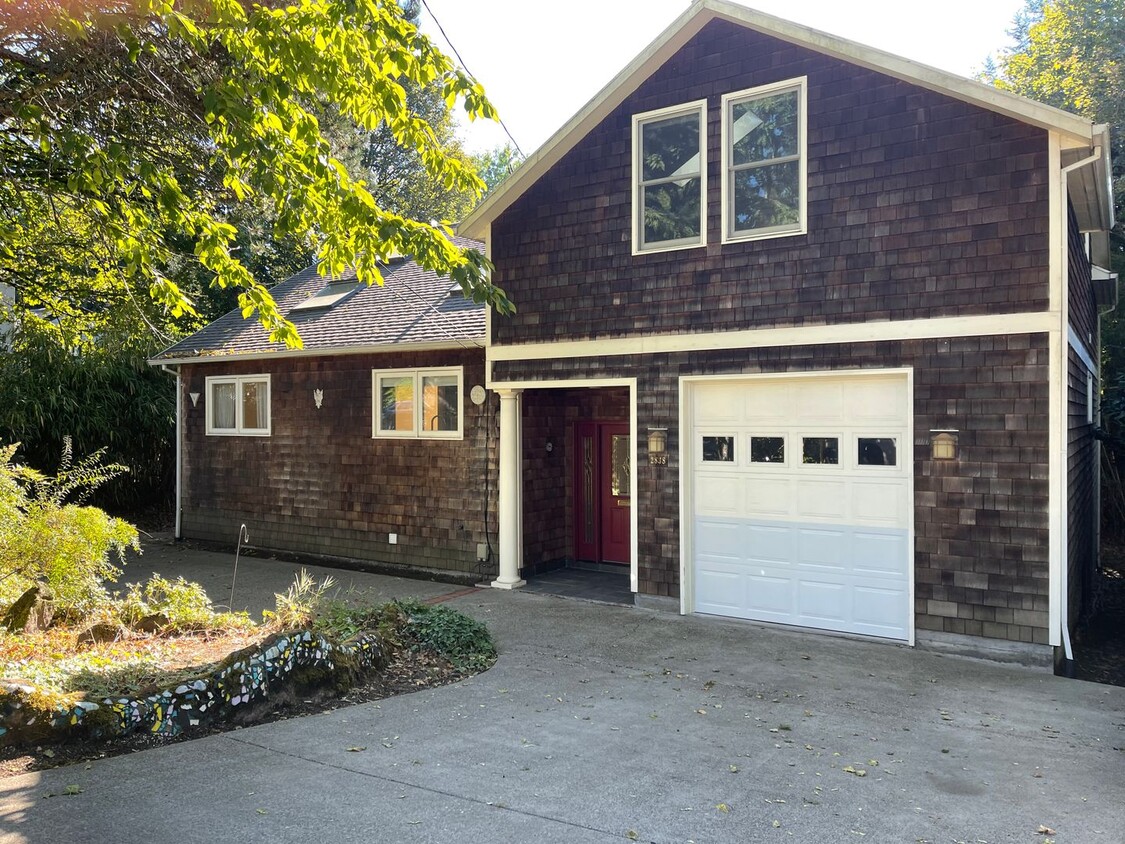 Foto principal - CHARMING MULTNOMAH VILLAGE CUSTOM HOME AVA...