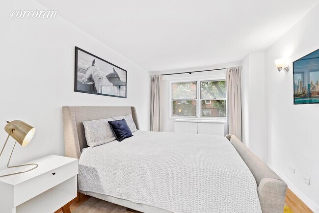 Foto del edificio - 245 E 35th St