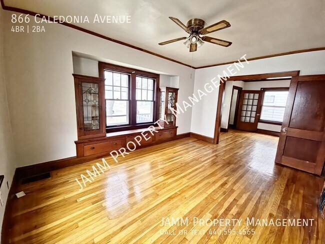 Foto del edificio - 4-Bedroom Single Family home in Cleveland!
