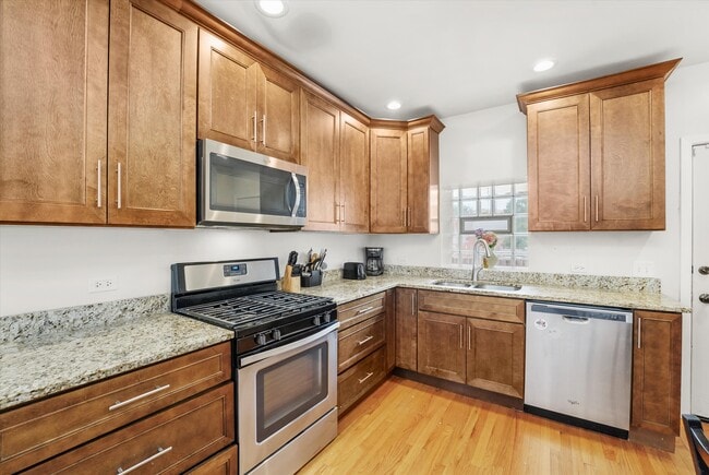 Building Photo - 624 S Oakley Blvd