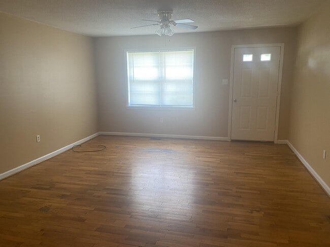 Building Photo - 1096 Berrywood Ave