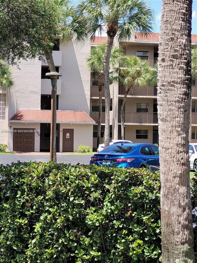 Foto del edificio - 1811 Sabal Palm Dr