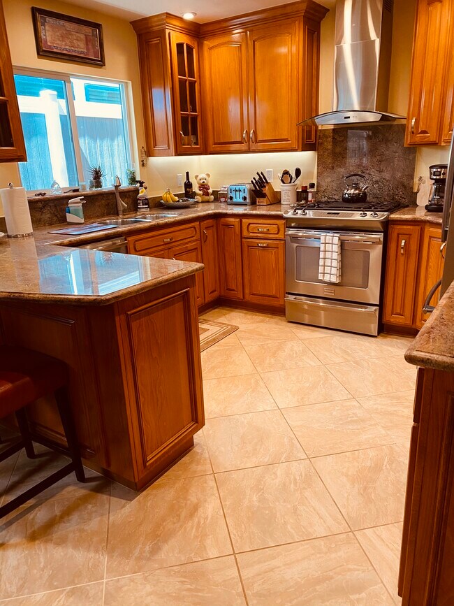 Building Photo - 4164 Ocean Dr