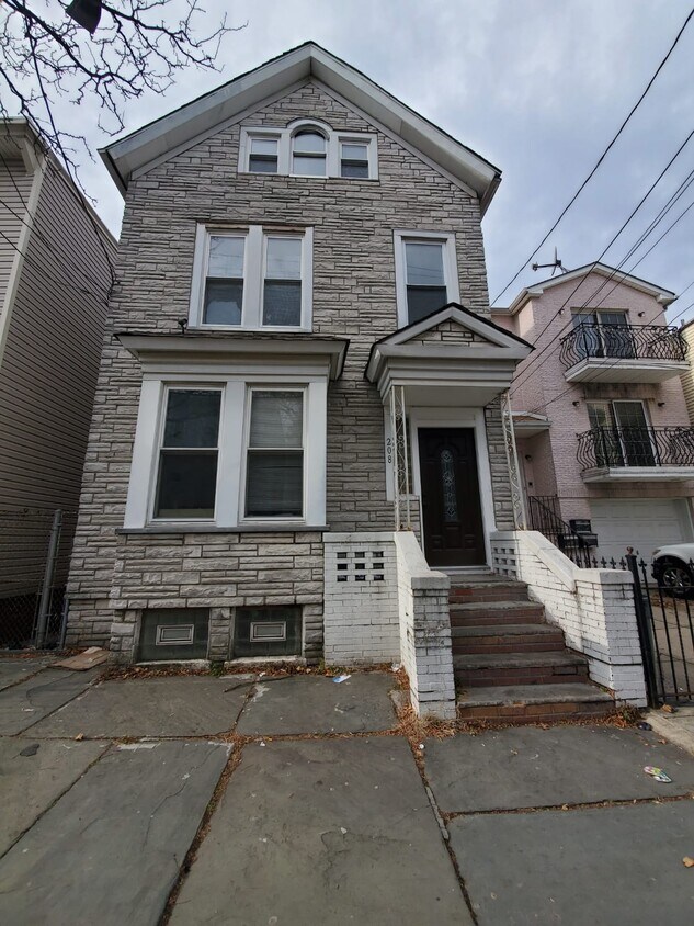 208 Parker St, Newark, NJ 07104 House Rental in Newark, NJ