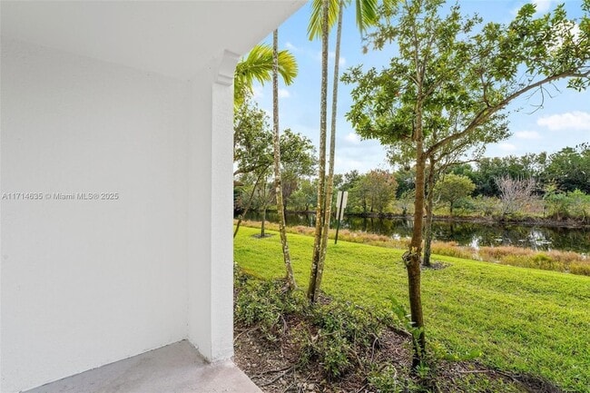Foto del edificio - 10170 SW 7th St