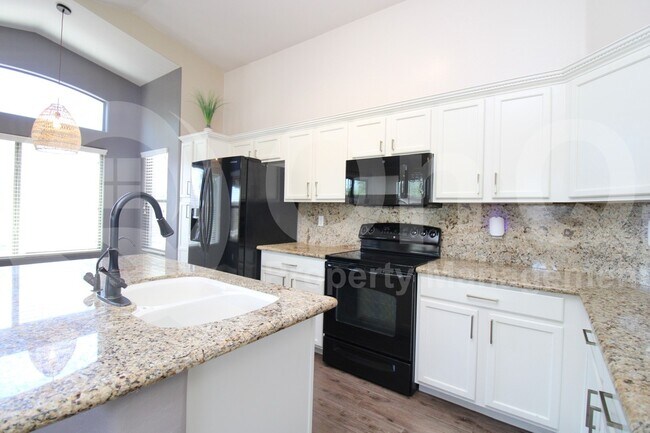 Building Photo - 25835 W Whyman St