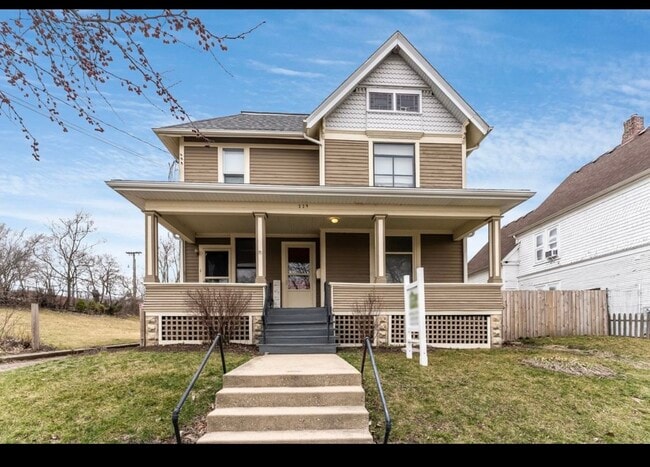 Building Photo - 229 W Downer Pl