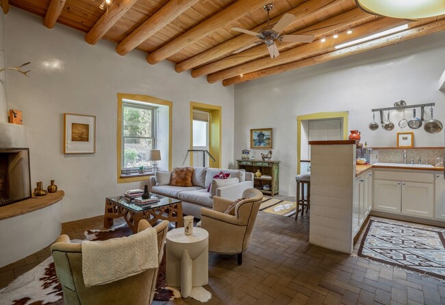 Foto del edificio - 573 W San Francisco St