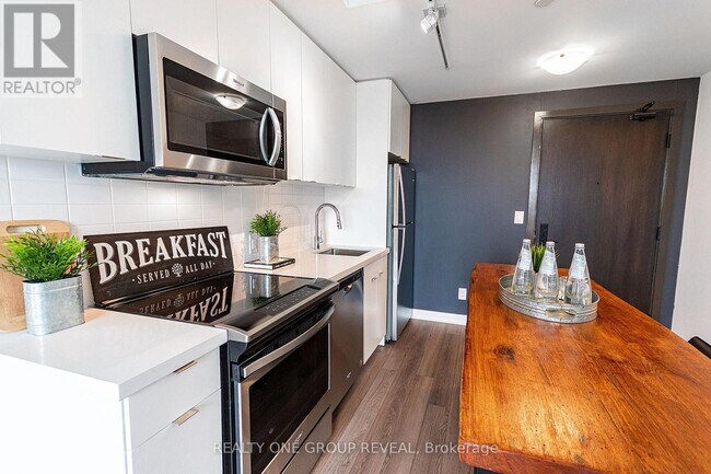 Building Photo - 2799 Kingston Rd