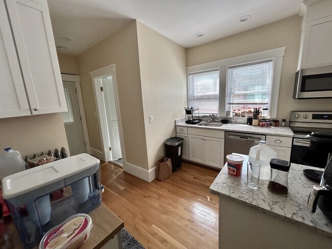 Building Photo - 303 Tappan St