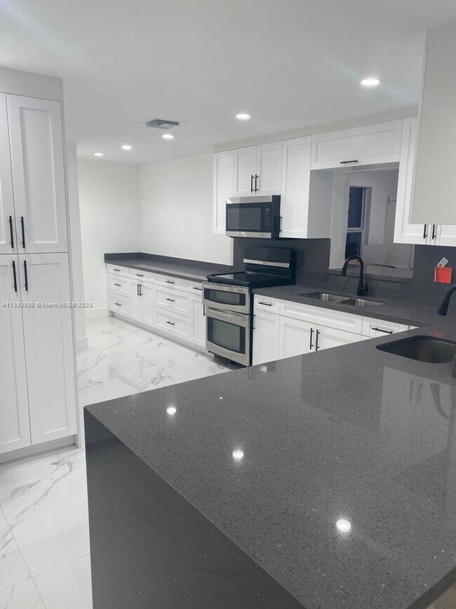 Foto del edificio - 10213 SW 51st St