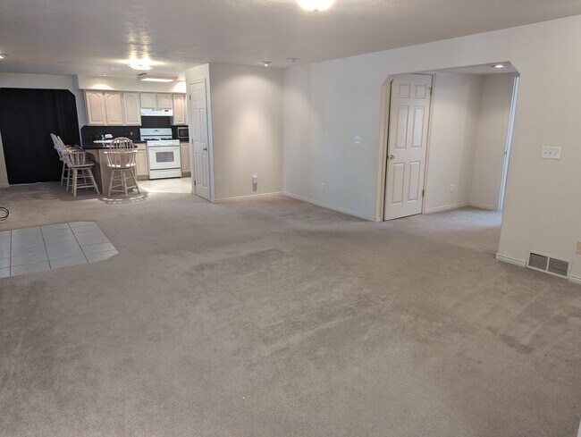 Building Photo - 4897 Glasmann Way