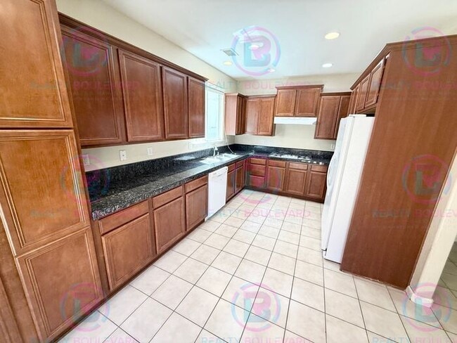 Building Photo - Gorgeous Two Story 3 Bedroom 2.5 Bathroom ...