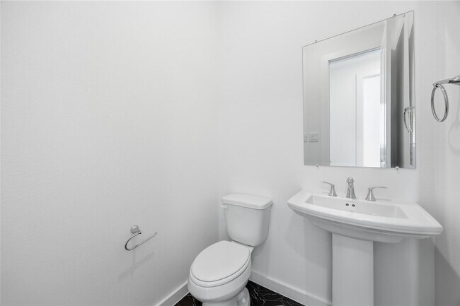 Building Photo - 16719 Lake Austin St