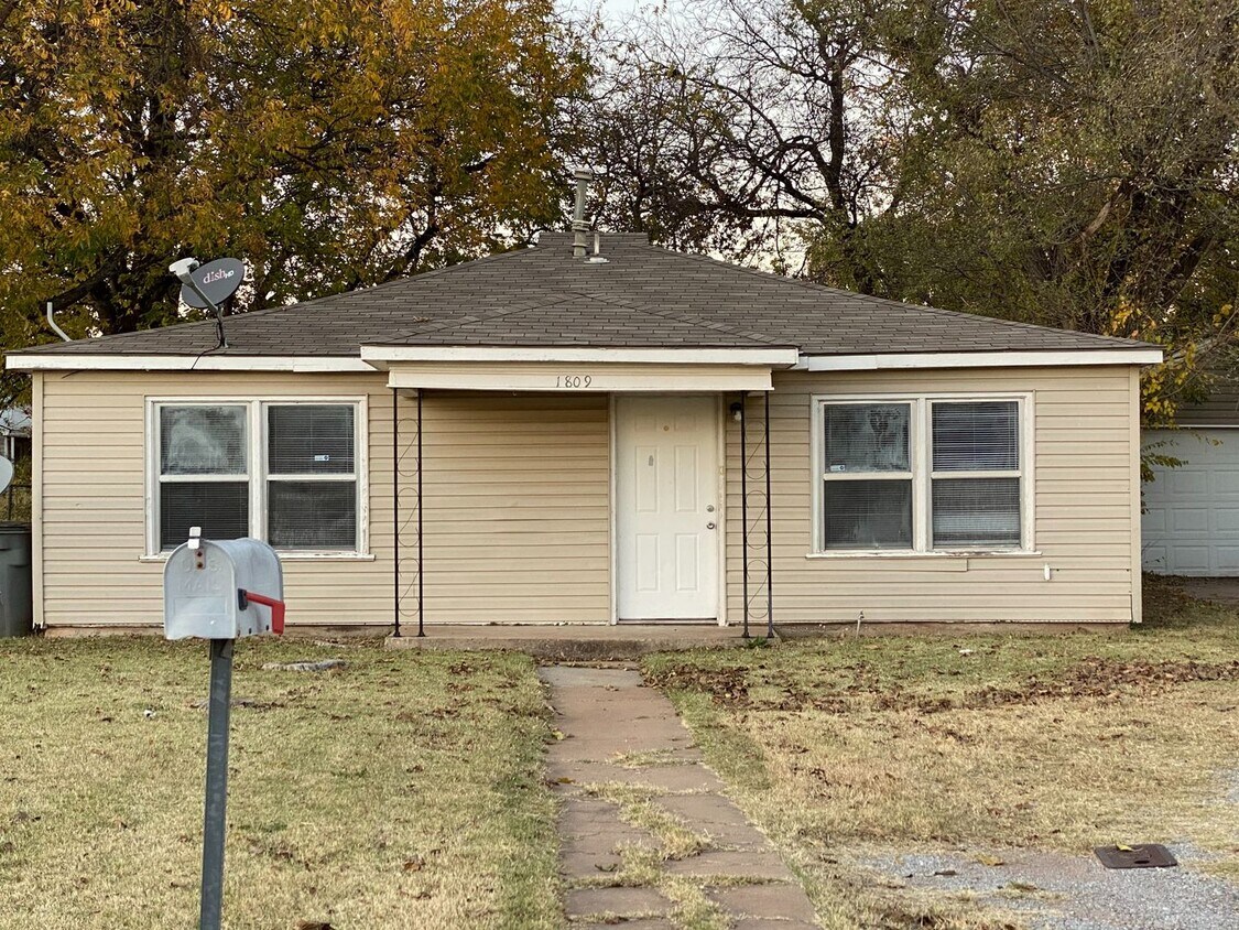 Foto principal - 1809 NW Lawton Ave
