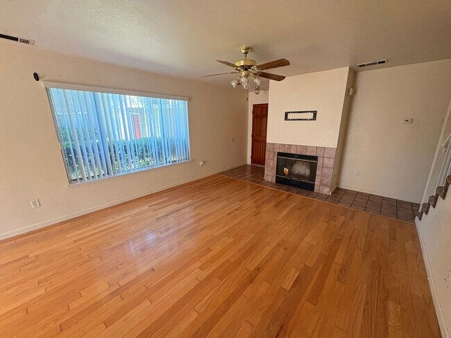 Foto del edificio - 2406 W Packwood Dr