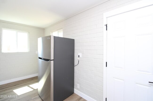 Building Photo - 802 S 11th Ave